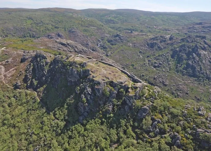 Casa Dos Cotos. Каштру-Лаборейру