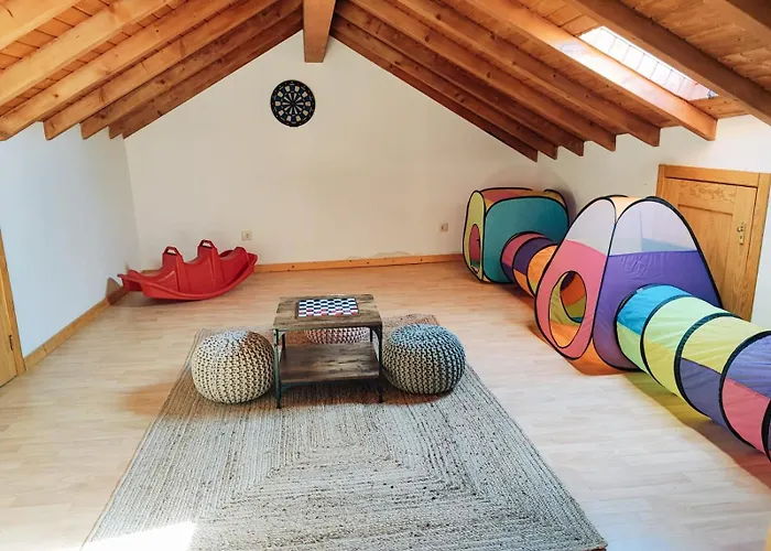 Casa Dos Cotos. Фермерский дом Каштру-Лаборейру