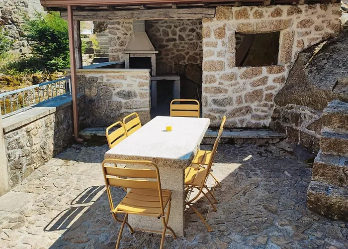 Casa Dos Cotos. مزرعة للإقامة كاسترو لابورايرو