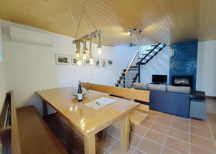 Casa Dos Cotos. Каштру-Лаборейру